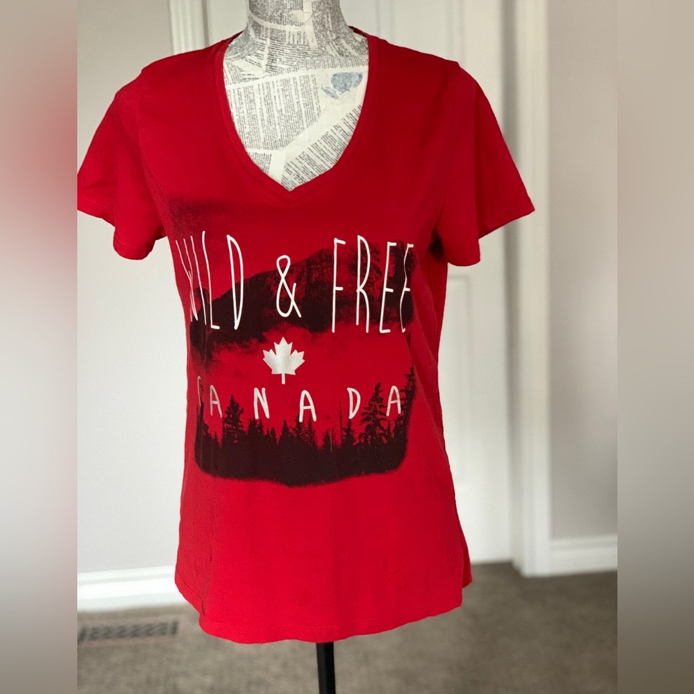 CANADA EH | Red Canada V Neck Tee | Sz M